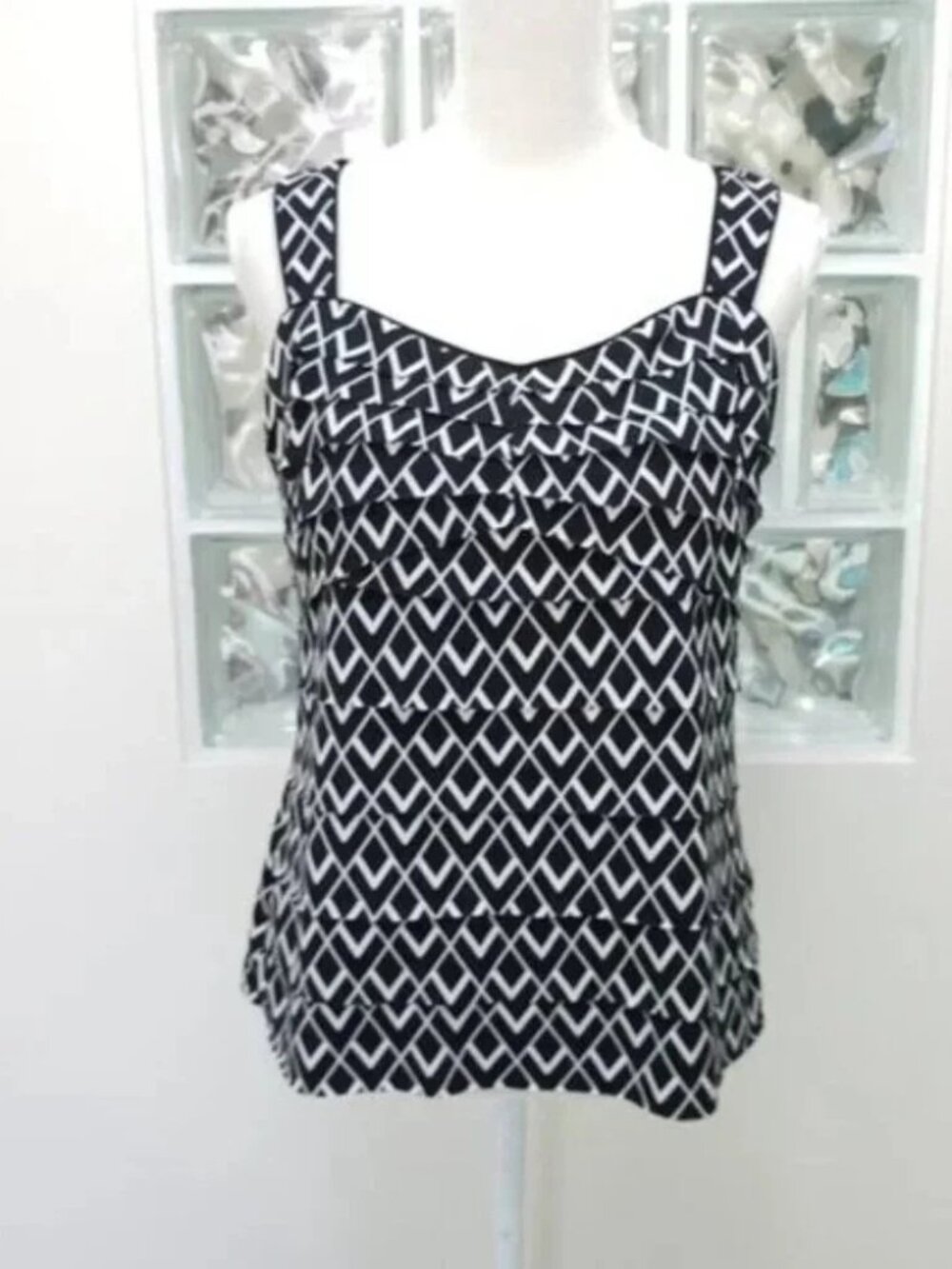 White House Black Market sleeveless luxury Large diamond print top shirt strappy